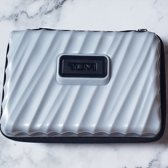 TUMI Delta Hard Shell Silver Luggage Toiletry‎ Travel Kit Case Zip Around Full - Picture 2 of 8